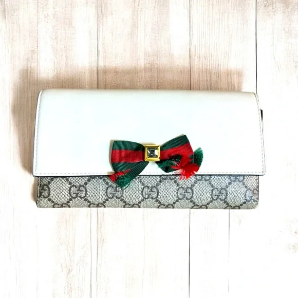 Gucci GG Supreme Continental Wallet in white, tan and red & green bow - Picture 1 of 11